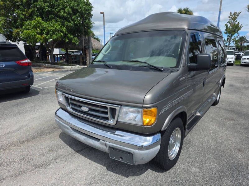 2003 Ford E-Series E-250 SD