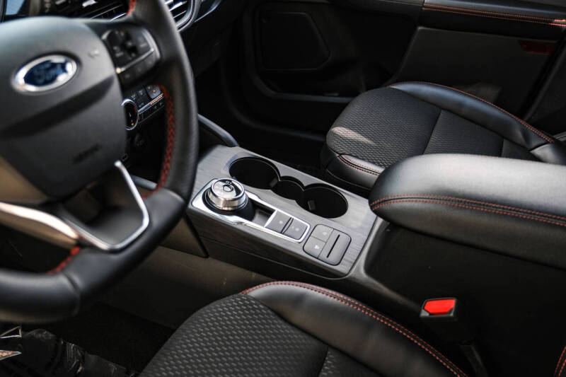 2025 Ford Escape ST-Line Select