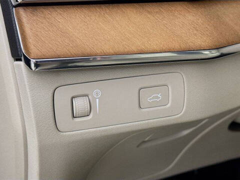 2021 Volvo XC90 T6 Momentum 7-Passenger