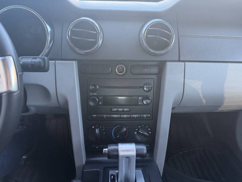 2005 Ford Mustang V6 Deluxe