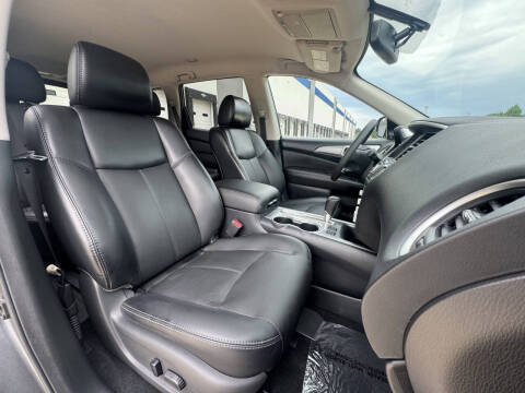 2017 Nissan Pathfinder SL