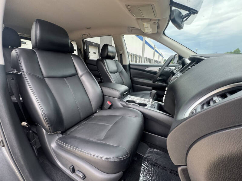 2017 Nissan Pathfinder SL