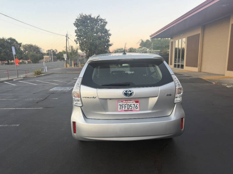 2014 Toyota Prius v Three