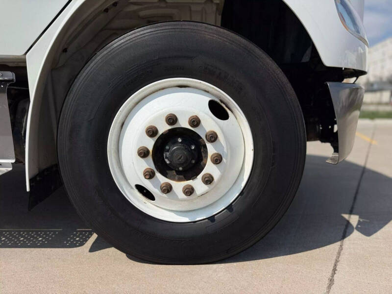 2019 Freightliner M2 106