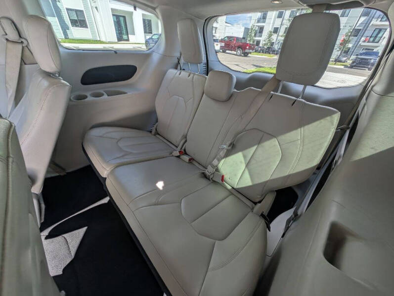 2017 Chrysler Pacifica Touring-L