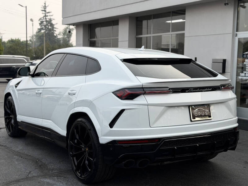 2022 Lamborghini Urus