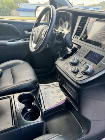 2017 Toyota Sienna SE 8-Passenger