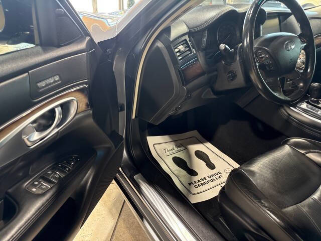 2016 Infiniti Q70 Hybrid