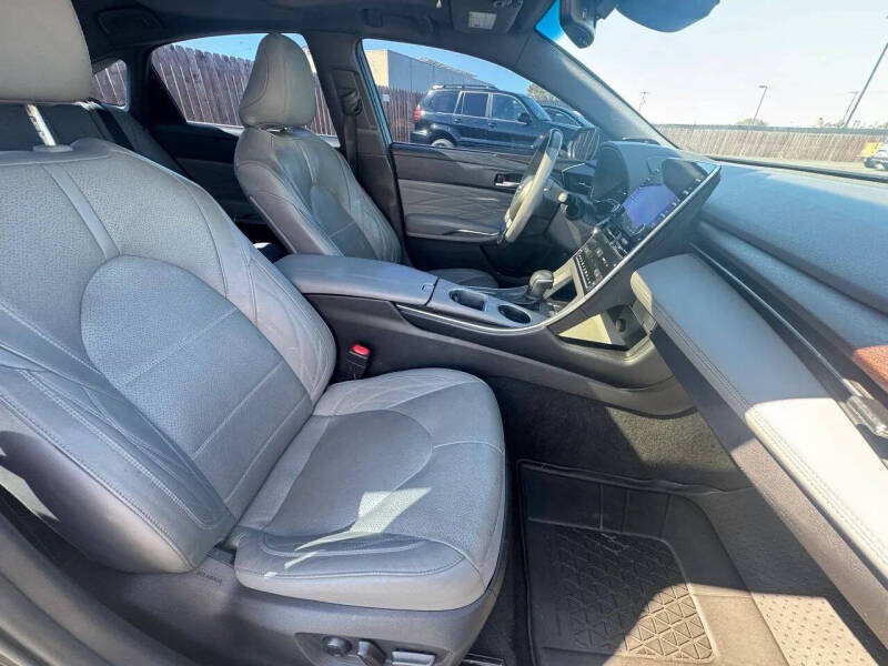 2022 Toyota Avalon Hybrid Limited