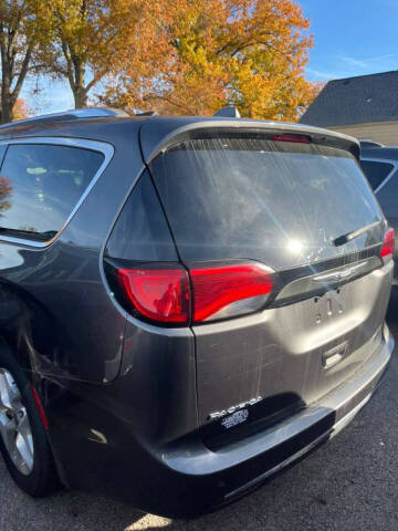 2017 Chrysler Pacifica Touring-L Plus