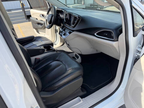 2022 Chrysler Pacifica Touring L