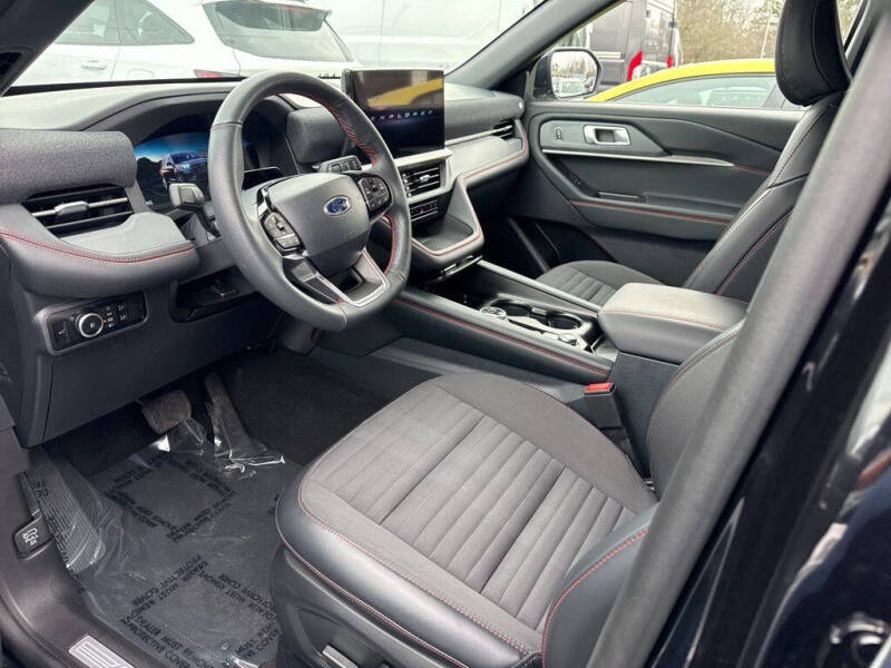 2025 Ford Explorer ST-Line