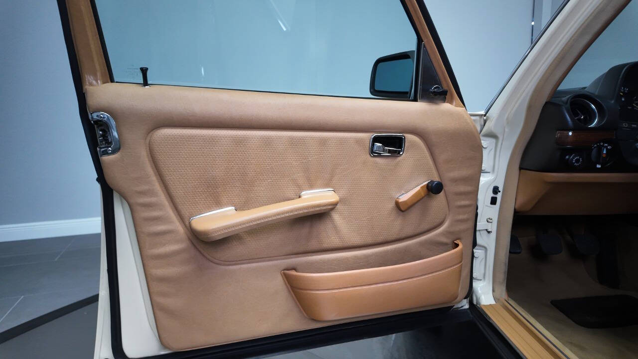 1983 Mercedes-Benz 240-Class 45
