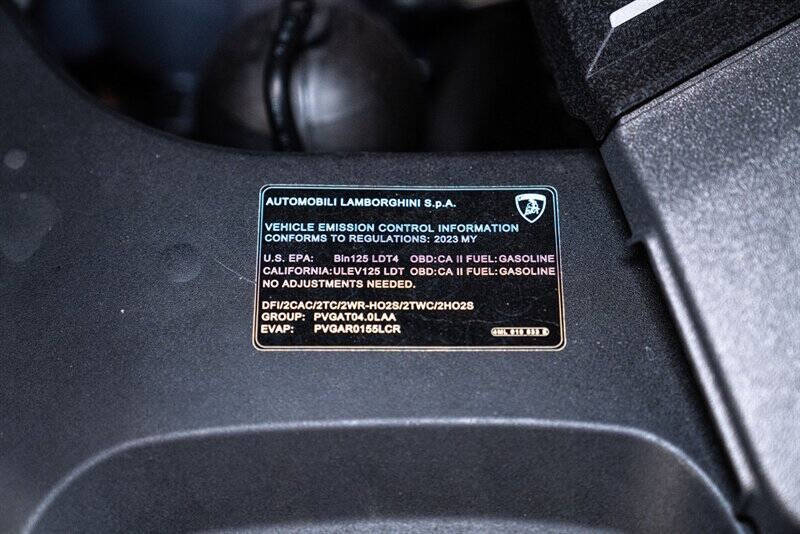 2023 Lamborghini Urus Performante