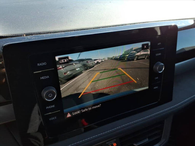 2026 Volkswagen Taos SE Black