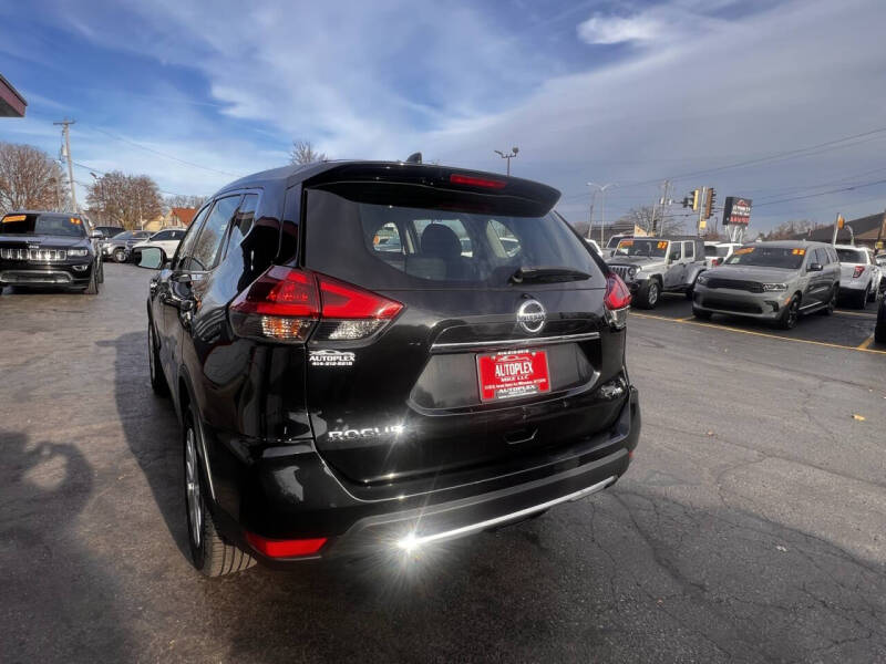 2020 Nissan Rogue S photo 18