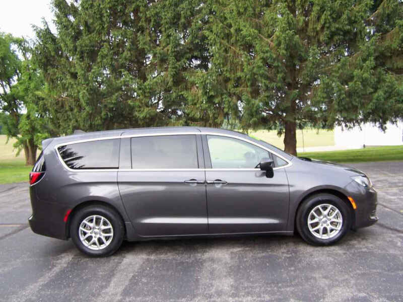 2022 Chrysler Voyager LX