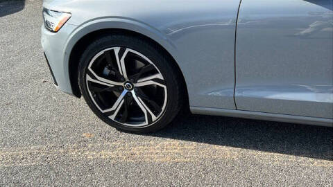 2024 Volvo S60 B5 Plus Dark Theme