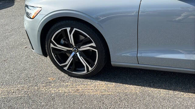 2024 Volvo S60 B5 Plus Dark Theme