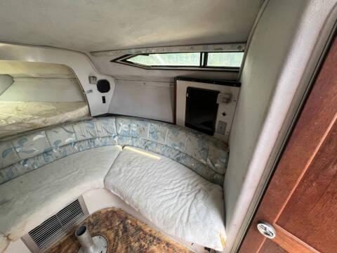 1990 Regal Commodore 265 Cabin Cruiser