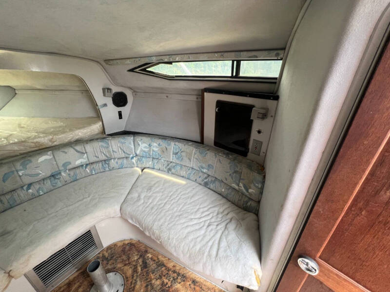 1990 Regal Commodore 265 Cabin Cruiser