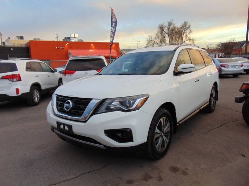 2017 Nissan Pathfinder for sale at Avalanche Auto Sales in Denver CO