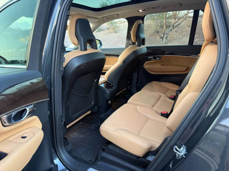 2016 Volvo XC90 T6 Momentum