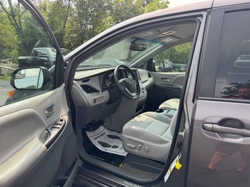2017 Toyota Sienna LE 8-Passenger