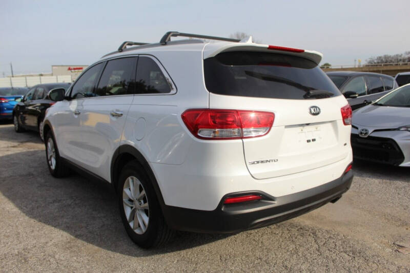 2016 Kia Sorento null photo 11