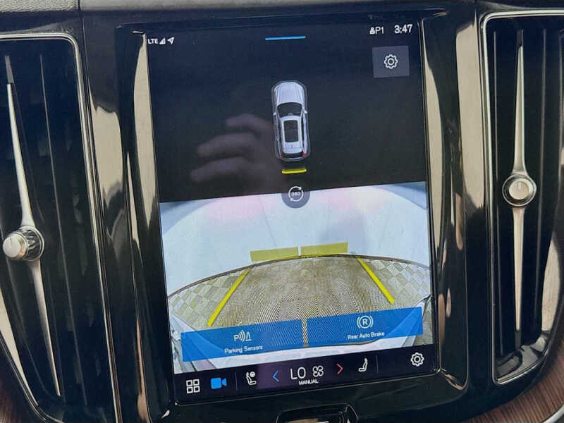 2023 Volvo XC60 B5 Plus Bright Theme