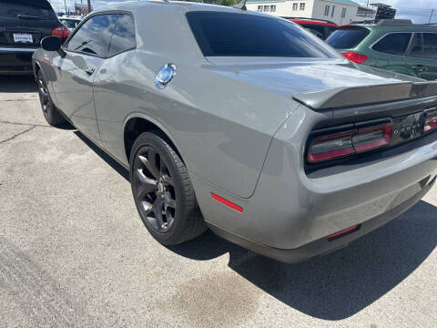 2018 Dodge Challenger SXT Plus