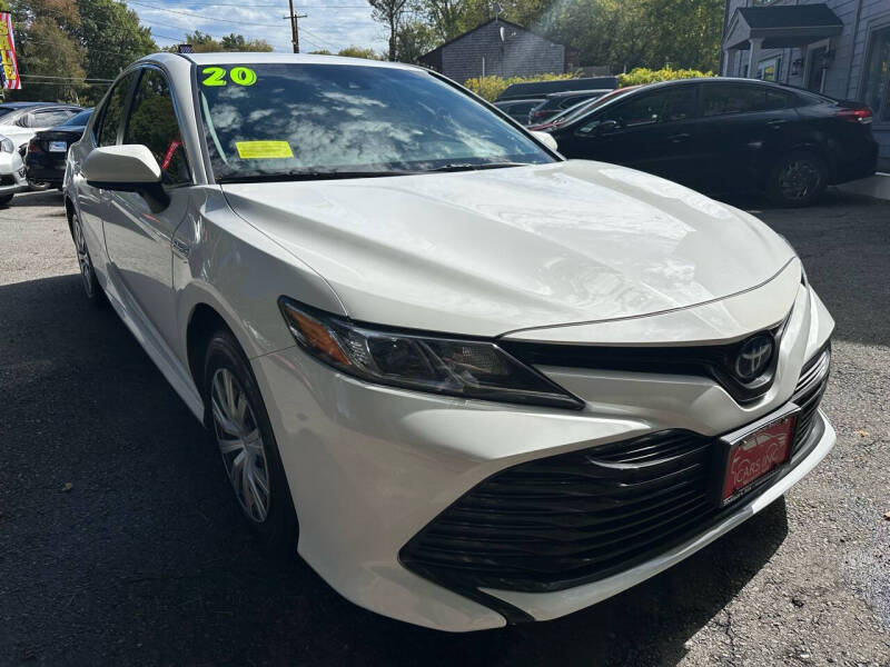 2020 Toyota Camry LE's photo