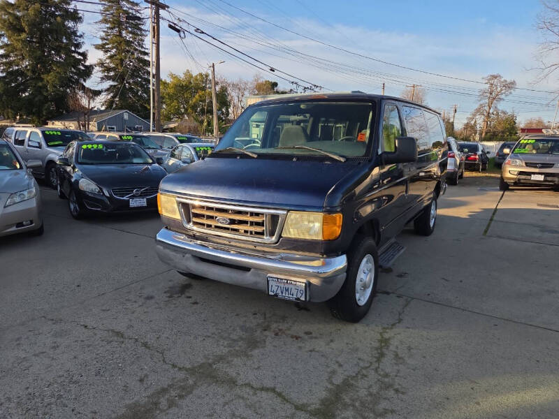 2003 Ford Econoline Wagon XLT's photo