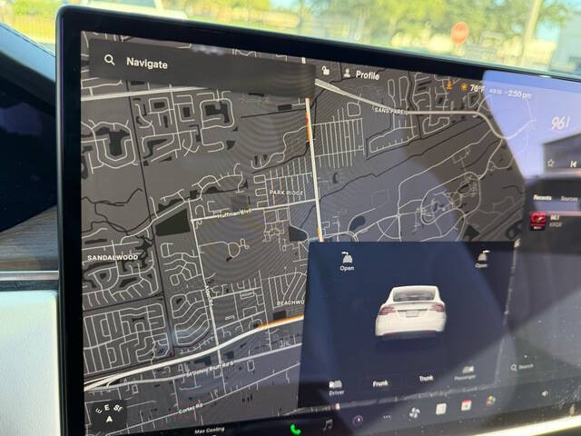 2022 Tesla Model X 29