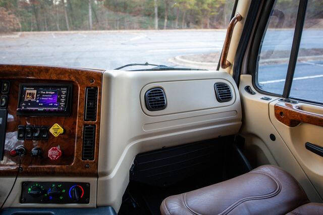 2015 Freightliner M2 106