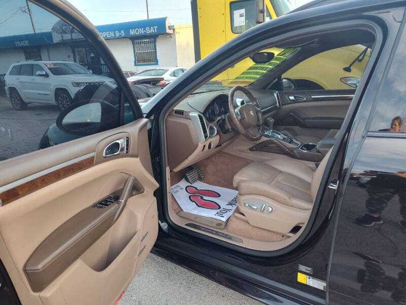 2014 Porsche Cayenne GTS