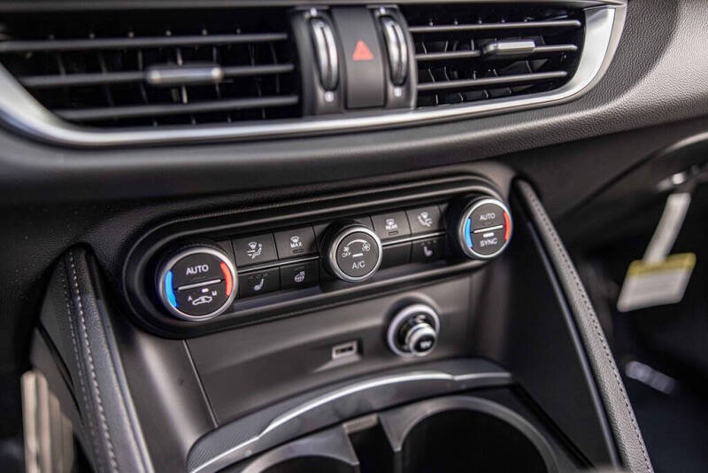 2025 Alfa Romeo Stelvio