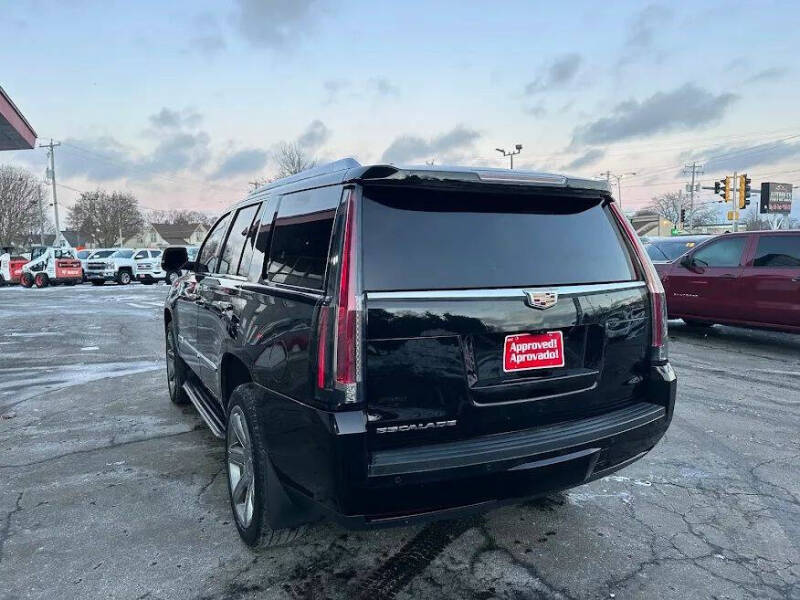 2017 Cadillac Escalade Luxury