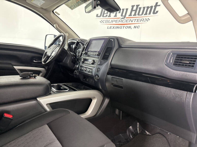 2024 Nissan Titan SV