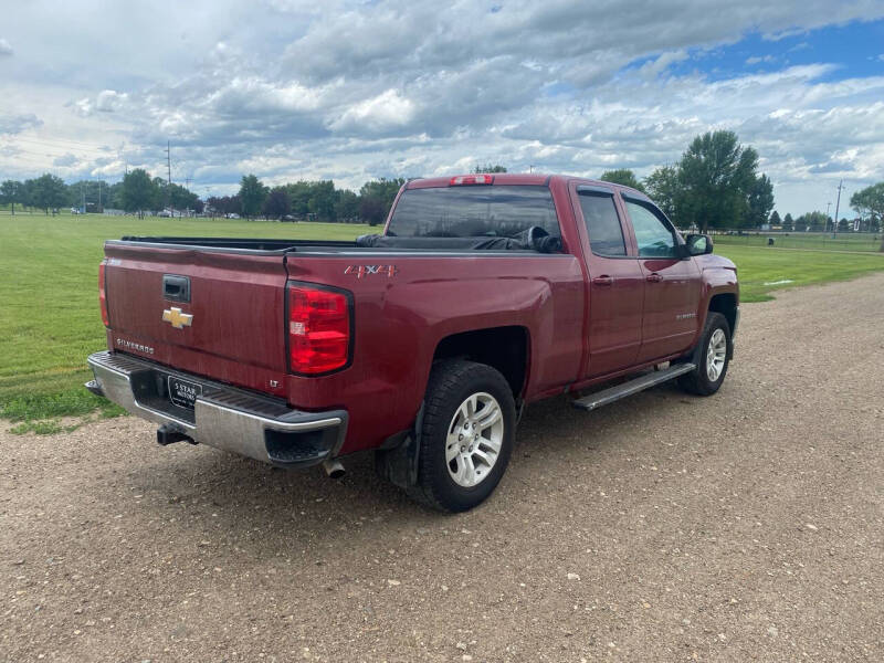 2018 Chevrolet Silverado 1500 LT photo 2
