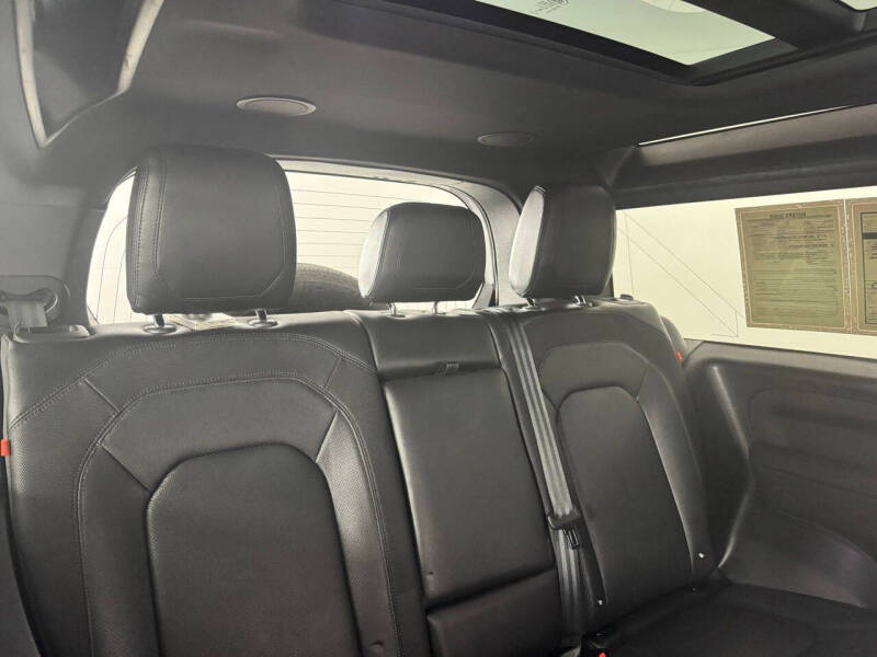 2023 Land Rover Defender 90 X-Dynamic SE