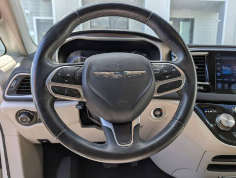 2017 Chrysler Pacifica Touring-L