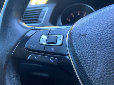 2017 Volkswagen Passat 1.8T R-Line