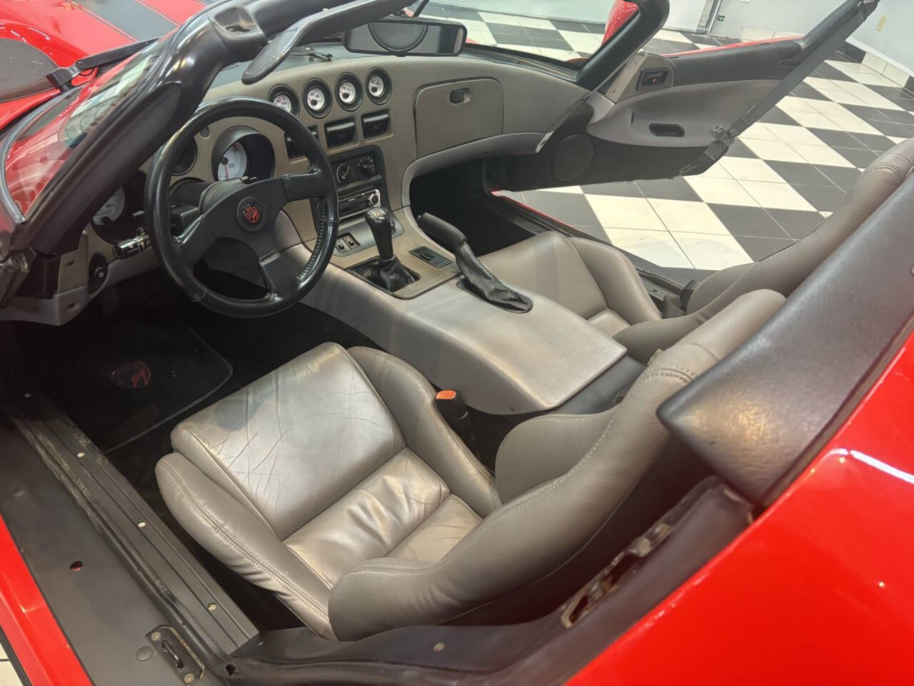 1994 Dodge Viper 26
