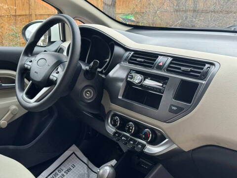 2012 Kia Rio 5-Door LX