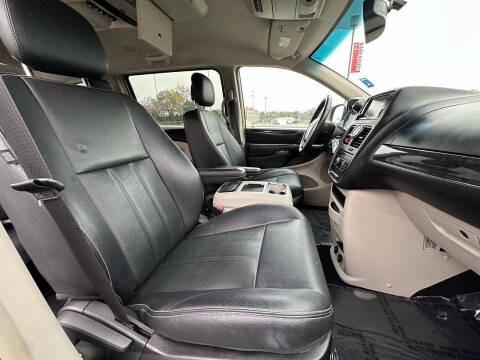 2016 Chrysler Town and Country Touring