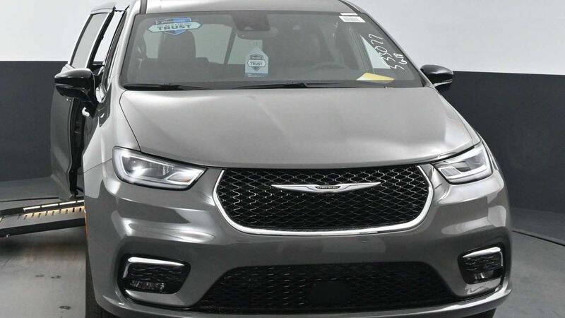 2025 Chrysler Pacifica Select