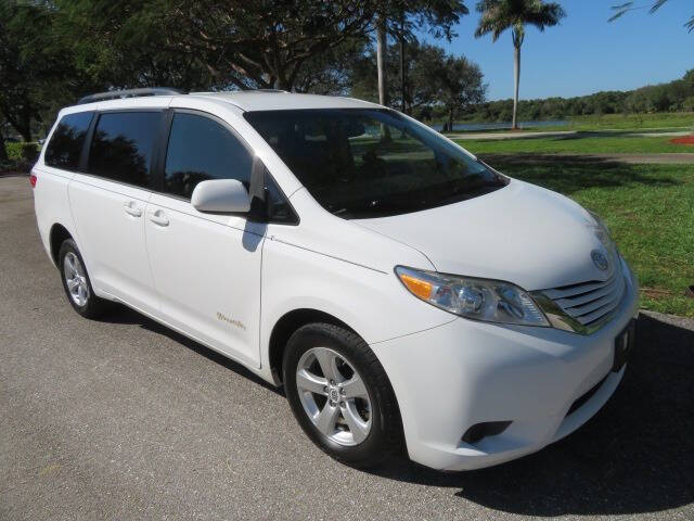 2016 Toyota Sienna LE Mobility 7-Passenger