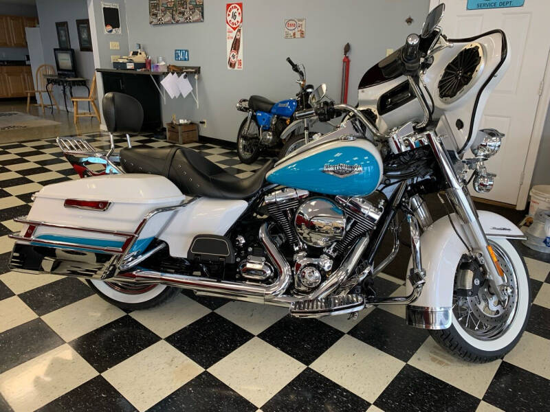 2016 Harley-Davidson FLHR Road King for sale at VILLAGE SERVICE CENTER in Penns Creek PA