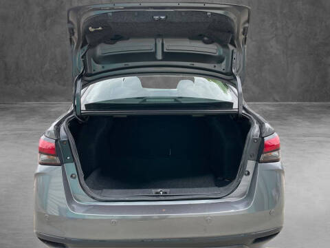 2020 Nissan Versa SR